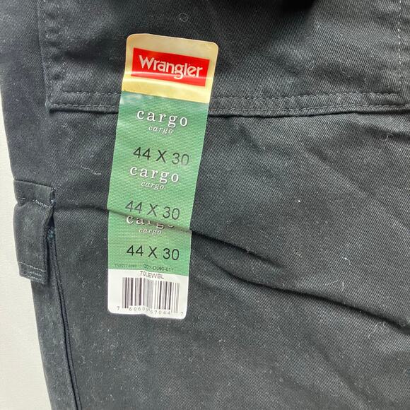 New Wrangler Mens 44x30 Black Cargo Pants Relaxed Fit Tech Pocket Cotton Utility - Picture 5 of 15